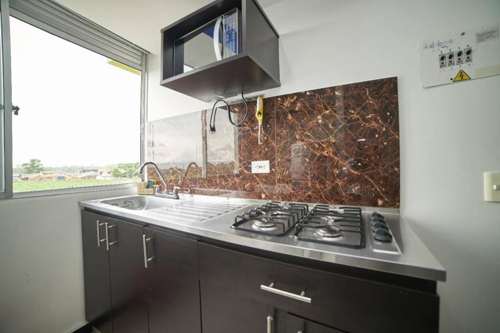 Apartamento Cerca Parque Del Cafe Con Piscina Монтенегро Экстерьер фото