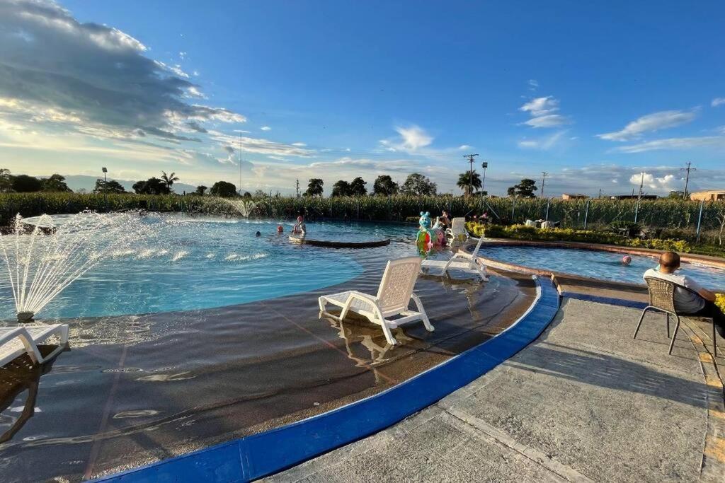 Apartamento Cerca Parque Del Cafe Con Piscina Монтенегро Экстерьер фото