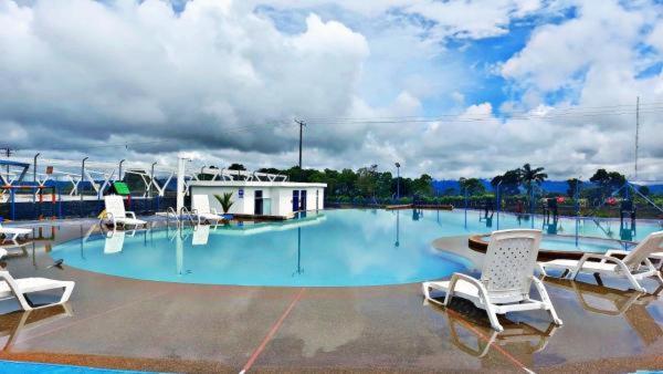 Apartamento Cerca Parque Del Cafe Con Piscina Монтенегро Экстерьер фото