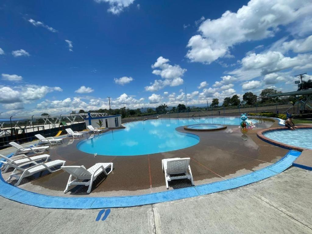 Apartamento Cerca Parque Del Cafe Con Piscina Монтенегро Экстерьер фото